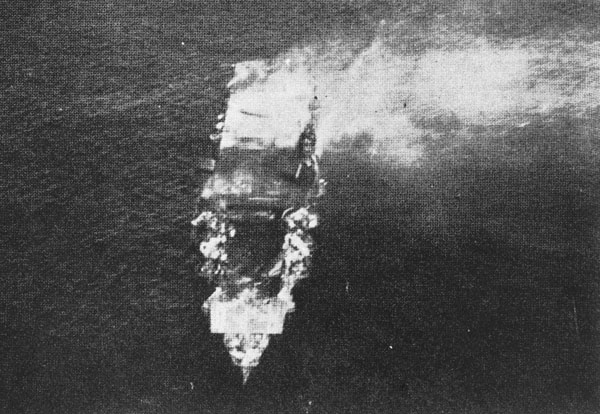 ミッドウェー海戦で沈没直前の空母「飛龍」／（Ｃ）共同通信社