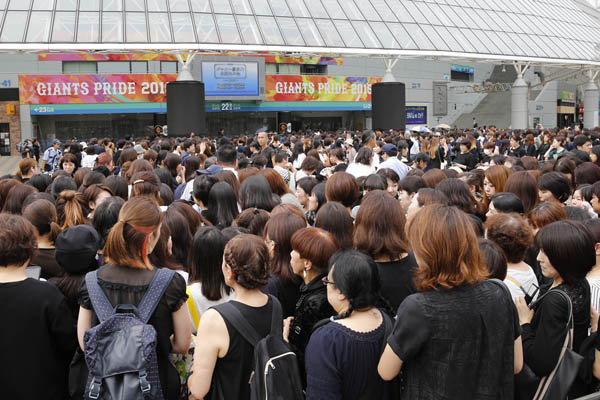 東京ドームでおこなわれた「ジャニー喜多川さんお別れの会」に多くのファンが集った／（Ｃ）日刊ゲンダイ