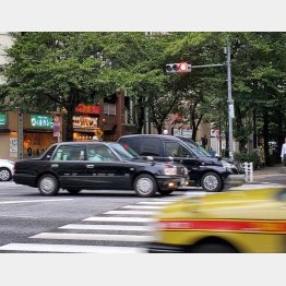 街中を走るタクシー（Ｃ）日刊ゲンダイ