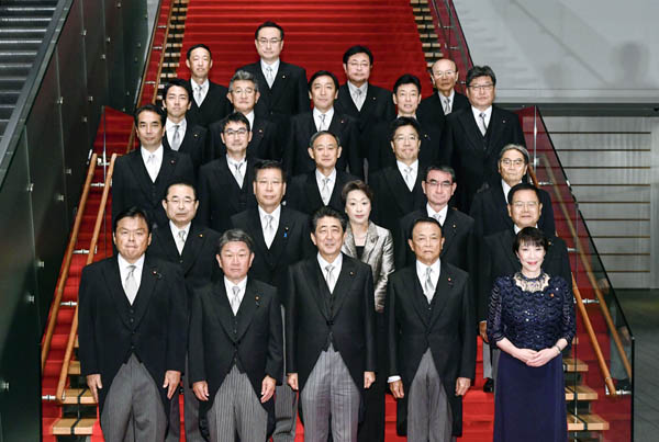 日本会議系12人、統一教会系も12人（Ｃ）共同通信社