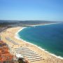 ポルトガル・ナザレで白浜のビーチと海を眺めて飲むビール