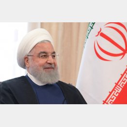 イランのロウハニ大統領（Ｃ）ロイター／Sputnik