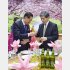 北朝鮮の宋日昊・朝日国交正常化交渉担当大使（左）と乾杯（Ｃ）共同通信社