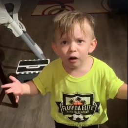 「ママがキスをせず出かけた！」2歳児の抗議が可愛すぎる