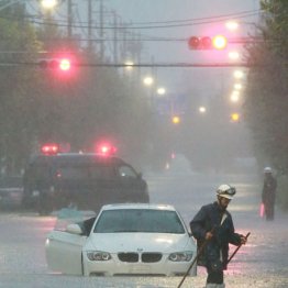 火災保険や自動車保険 台風被害の家や車も補償されるのか