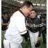 試合後に工藤監督（右）と握手をする原監督（Ｃ）日刊ゲンダイ