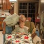 思わず涙…記念写真を超える老夫婦の“プライスレス”な愛