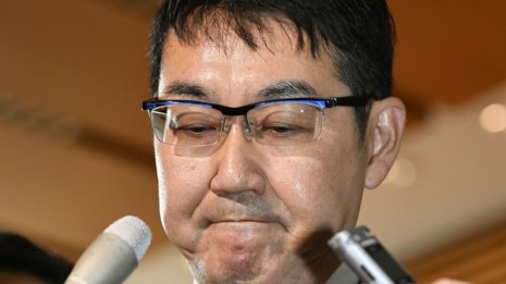 “破廉恥大臣”続出の安倍内閣 トンズラの早さに国民は唖然