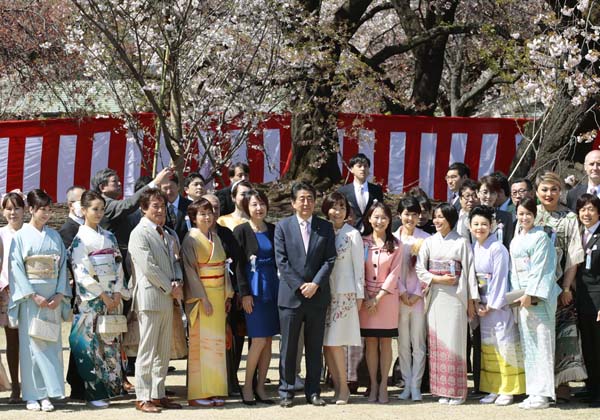 安倍首相「桜を見る会」地元参加者がブログを相次いで削除｜日刊 