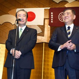 安倍首相に忖度？石破氏パーティーに党三役ゼロの異常事態
