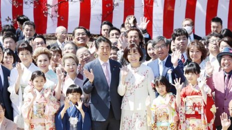 逃げても逃げてもバレる嘘 「桜を見る会」疑惑底なし