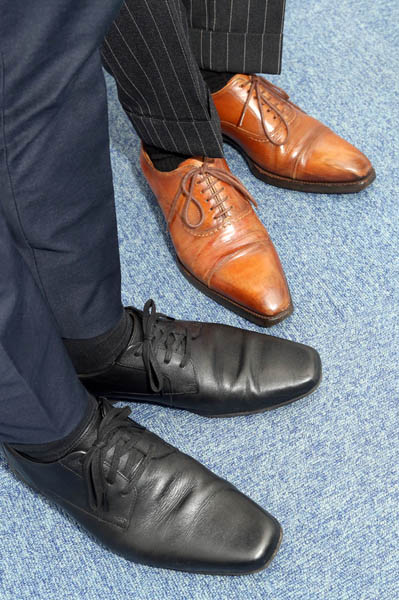 イギリス紳士の黒靴か イタリア男の茶靴か それが問題だ 日刊ゲンダイdigital