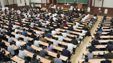 経済原理の政治主導…「24年度実施」は再び同じ愚を犯す