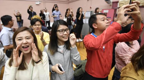 香港区議選は民主派圧勝 投票率過去最高で3分の2議席超え