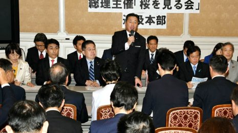 逃げる首相追う野党 “空前”76人追及本部に勝算はあるか