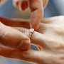 「70万円の婚約指輪が小さく感じる」女性の相談が大炎上！