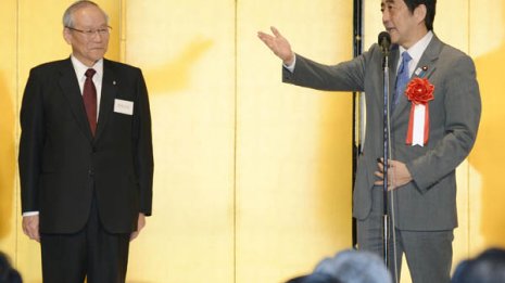 首相と昵懇の日医会長 患者の味方ヅラして収入減に待った