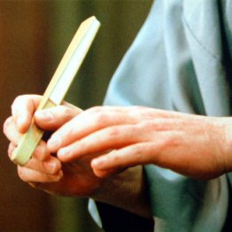 しゃべりだけで泣かせる“人情噺”は話芸の極みと言えますが