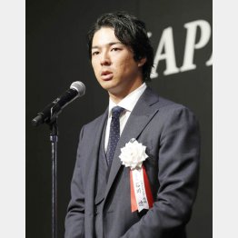 JGTO表彰式での石川遼（Ｃ）日刊ゲンダイ