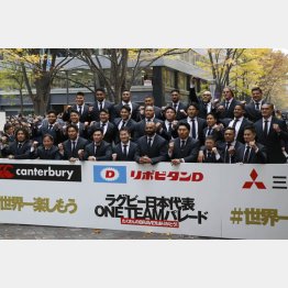 11日、ラグビーW杯日本代表が感謝パレード、大観衆に応える「ONE TEAM（ワンチーム）」（Ｃ）日刊ゲンダイ
