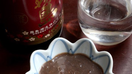 【カタクチイワシの塩辛】瓶の中身を眺めるのもツマミ