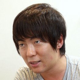 窮屈で笑えない社会から逃げずウーマン村本はネタにする