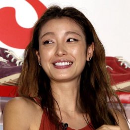 芸能活動自粛の木下優樹菜 復活へ“原点回帰”という選択肢