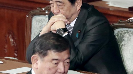石破氏「次の首相」調査でトップ 安倍首相ストレス頂点に