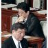 叩きのめしたはずの“天敵”（石破元幹事長＝手前）の躍進に安倍首相は…（Ｃ）日刊ゲンダイ