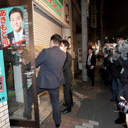 安倍実弟の名も 秋元カジノ疑惑キーマンの“華麗なる人脈”