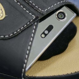 同じ中学校の20代と50代教諭が「エロ行為と盗撮」の唖然