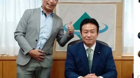 解散当日に羊羹と一緒に現金300万円 秋元事務所で直接受領