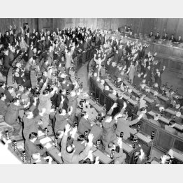 1953年3月14日、内閣不信任案が可決され衆院が解散された。吉田茂首相が西村栄一氏（右派社会党）の質問に「バカヤロー」と暴言を吐いたことが発端だった（Ｃ）共同通信社