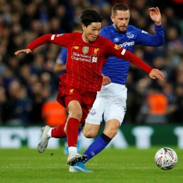 リバプール南野拓実 デビュー戦スタメン出場もゴールなし