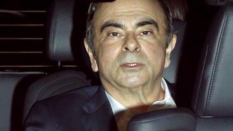 ゴーン被告は黒い音響ケースで出国 8日午後10時に会見予定