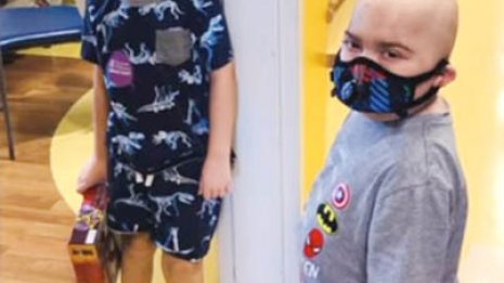 別々の病室に隔離され…骨髄移植を待つ男児２人の友情物語