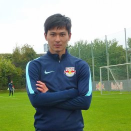 「なんで俺を呼ばへんのや」南野拓実の苦闘5年と無精ひげ