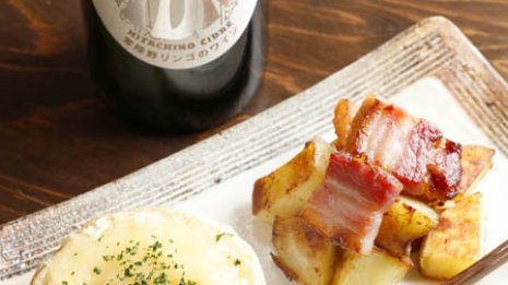 【カマンベールチーズのフォンデュ 厚切りベーコンとキタアカリ】