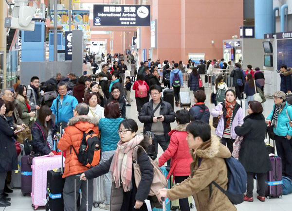 春節・旧正月の連休は、中国などから訪れる観光客が多い（Ｃ）共同通信社