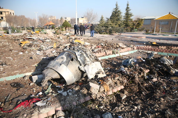 凄惨なウクライナ機墜落現場（Ｃ）ロイター／WANA （West Asia News Agency）