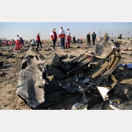 ウクライナ国際航空機の墜落現場（ゲッティ＝共同）