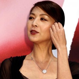尽くし系飯島直子が書き留めた言葉とチラつく離婚の2文字