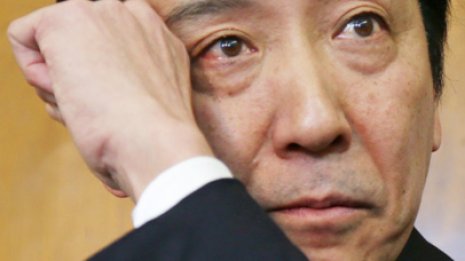 菅原前経産相「耳から汗会見」が物語る窮地の“逃走本能”