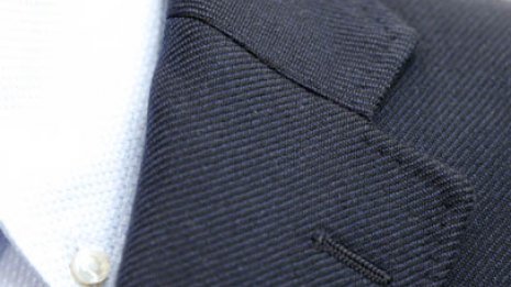 そのスーツは古臭い…チェックすべきはゴージラインと着丈