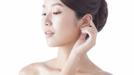 植物の種を耳に埋め込むダイエット法がアメリカで大流行