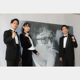「飛龍伝2020」公開稽古で。（左から）味方良助、欅坂46の菅井友香、NON STYLEの石田明（Ｃ）日刊ゲンダイ