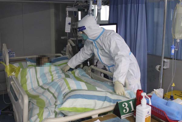 新型肺炎の感染者は増えるばかり…（中国・武漢の病院、27日）／（Ｃ）共同通信社