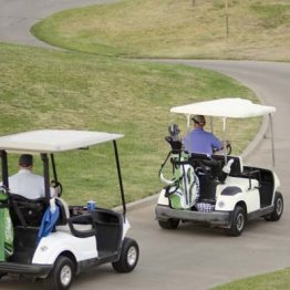 自分が作ったディボット跡に「目土する」のは当たり前