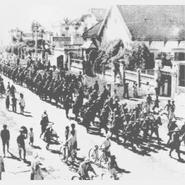 1940年9月、北部仏印に進駐する日本軍。その10カ月後、南部仏印に兵を進めた（ベトナム南部）／（Ｃ）共同通信社