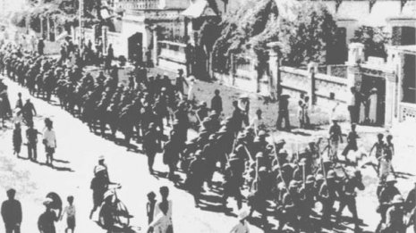 軍人たちは原因と結果を考えずヒステリックに叫んでいた